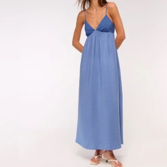 Abercrombie & Fitch Dresses & Skirts - A&F Bra-Free Clasp-Back Flowy Maxi Dress